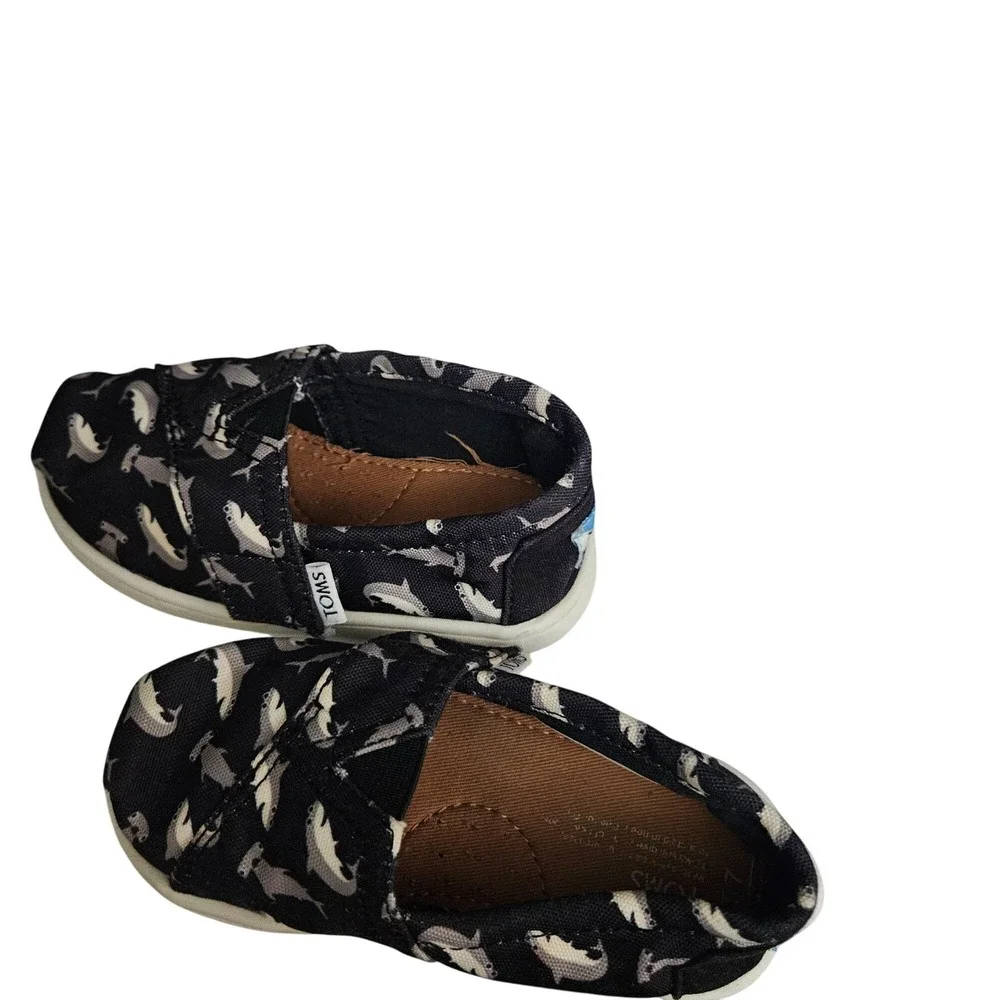 Toms Kids‎ Navy Shark Print Slip-On Shoes Size 7 Toddler Hook Loop Closure